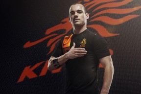 2026世界杯转播权FIFA报价2.5亿美元-Uzi神级操作重现，DWG高光时刻碾压对手引全网热议